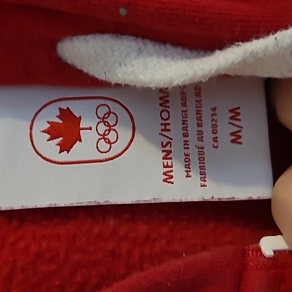 3/$30 Canada Olympics full zip red hoodie🇨🇦 Unisex size M - Picture 4 of 5